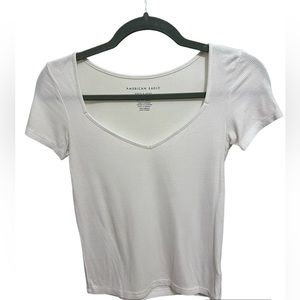 AMERICAN EAGLE basic white crop top